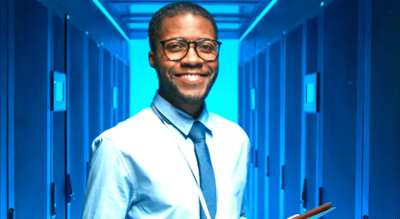 Black man in a company, representing the IT market